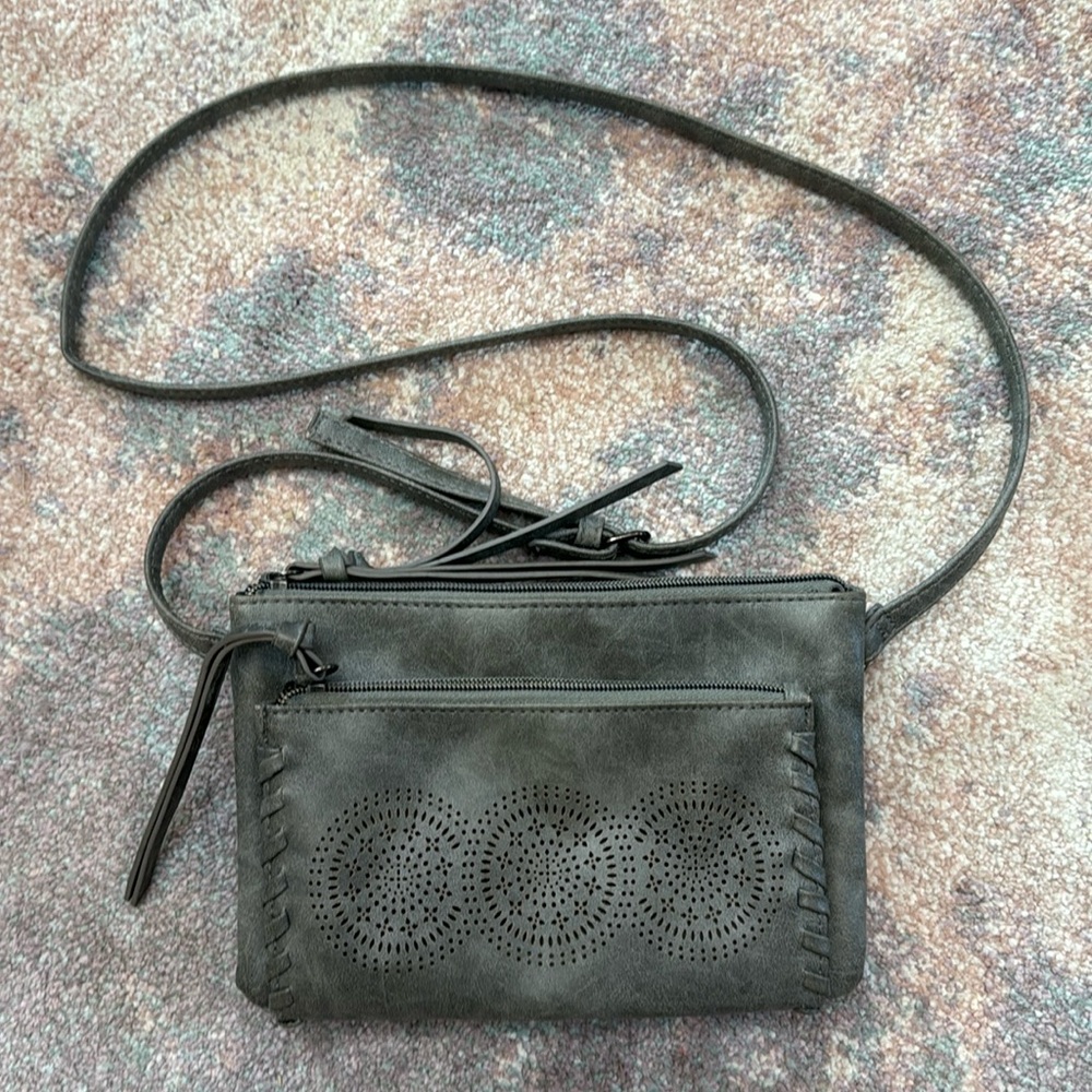 Faux leather gray multipocket shoulder bag with adjustable strap